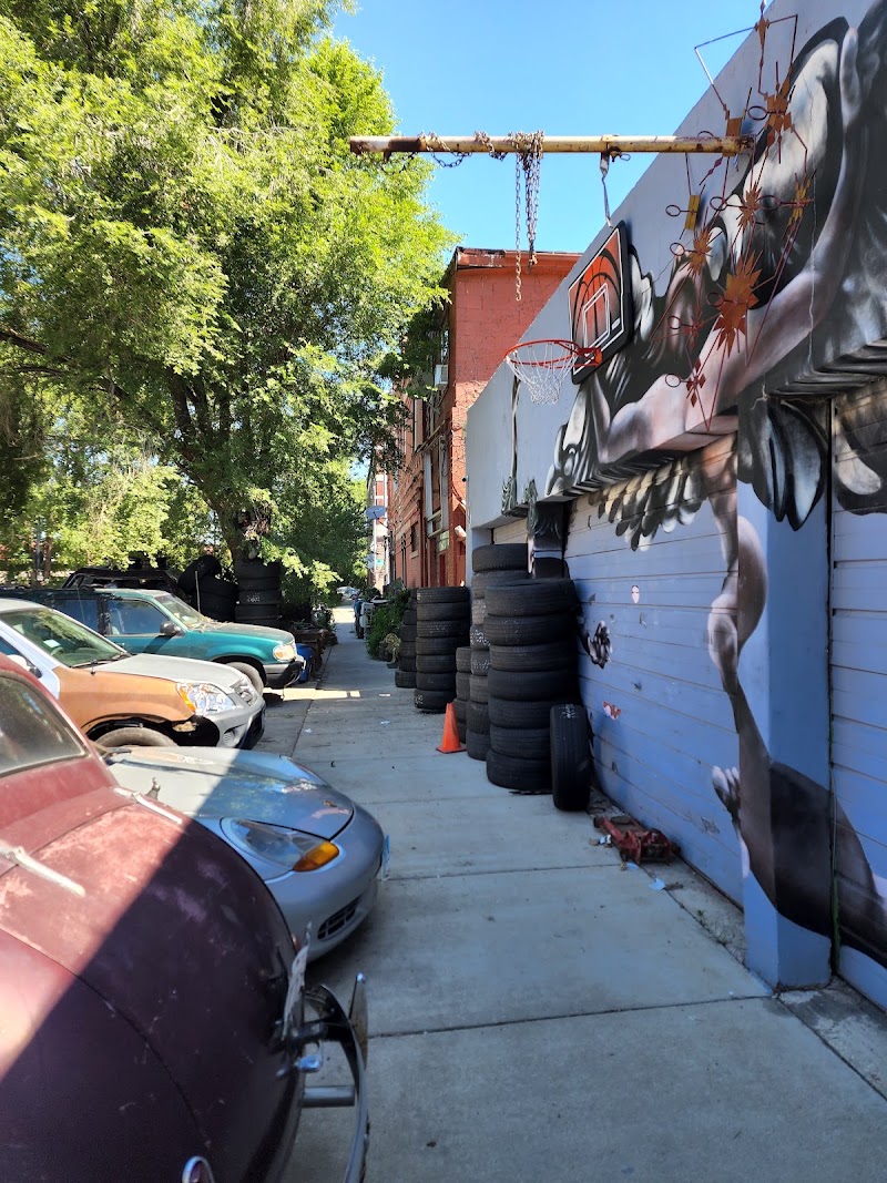 Angel’s Tire Shop in Chicago